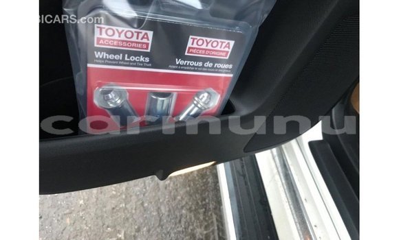 Buy Import Toyota HiAce White Truck in Import - Dubai in Region of Bouenza Buy Import Toyota HiAce White Truck in Import - Dubai in Region of Bouenza