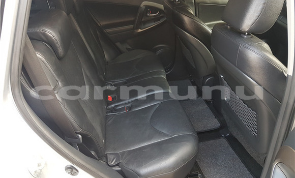 Acheter Occasion Voiture Toyota RAV4 Gris à Brazzaville, Commune de Brazzaville Acheter Occasion Voiture Toyota RAV4 Gris à Brazzaville, Commune de Brazzaville