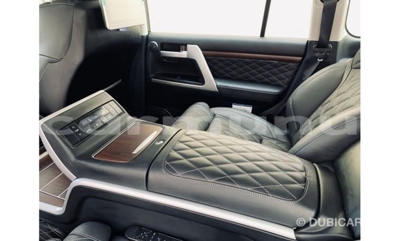 Buy Import Toyota Land Cruiser Black Car in Import - Dubai in Region of Bouenza Buy Import Toyota Land Cruiser Black Car in Import - Dubai in Region of Bouenza