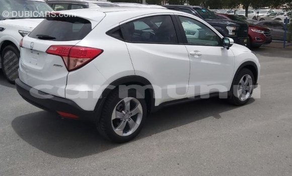 Buy Import Honda C White Bike in Import - Dubai in Region of Bouenza Buy Import Honda C White Bike in Import - Dubai in Region of Bouenza