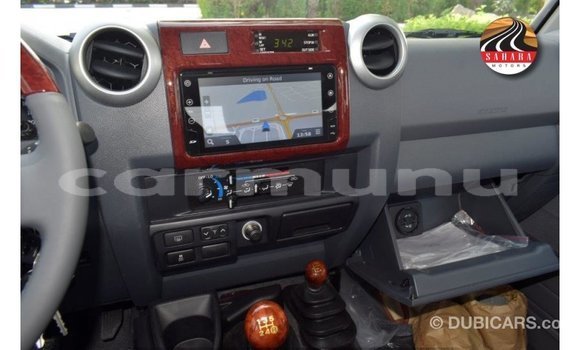 Acheter Import Voiture Toyota Land Cruiser Rouge à Import - Dubai, Région de la Bouenza Acheter Import Voiture Toyota Land Cruiser Rouge à Import - Dubai, Région de la Bouenza