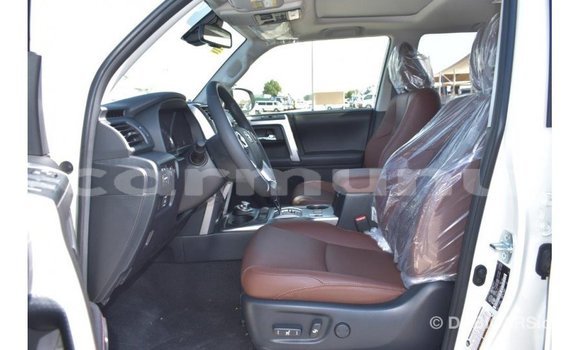 Acheter Import Utilitaire Toyota HiAce Blanc à Import - Dubai, Région de la Bouenza Acheter Import Utilitaire Toyota HiAce Blanc à Import - Dubai, Région de la Bouenza