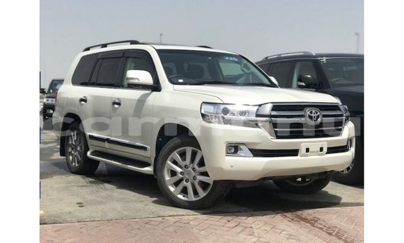 Acheter Import Voiture Toyota Land Cruiser Blanc à Import - Dubai, Région de la Bouenza Acheter Import Voiture Toyota Land Cruiser Blanc à Import - Dubai, Région de la Bouenza