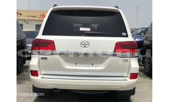 Acheter Import Voiture Toyota Land Cruiser Blanc à Import - Dubai, Région de la Bouenza Acheter Import Voiture Toyota Land Cruiser Blanc à Import - Dubai, Région de la Bouenza