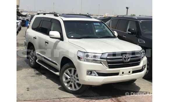 Acheter Import Voiture Toyota Land Cruiser Blanc à Import - Dubai, Région de la Bouenza Acheter Import Voiture Toyota Land Cruiser Blanc à Import - Dubai, Région de la Bouenza