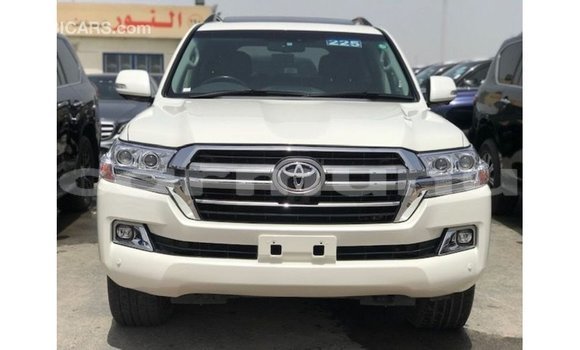 Acheter Import Voiture Toyota Land Cruiser Blanc à Import - Dubai, Région de la Bouenza Acheter Import Voiture Toyota Land Cruiser Blanc à Import - Dubai, Région de la Bouenza