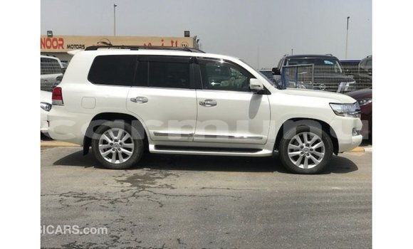 Acheter Import Voiture Toyota Land Cruiser Blanc à Import - Dubai, Région de la Bouenza Acheter Import Voiture Toyota Land Cruiser Blanc à Import - Dubai, Région de la Bouenza
