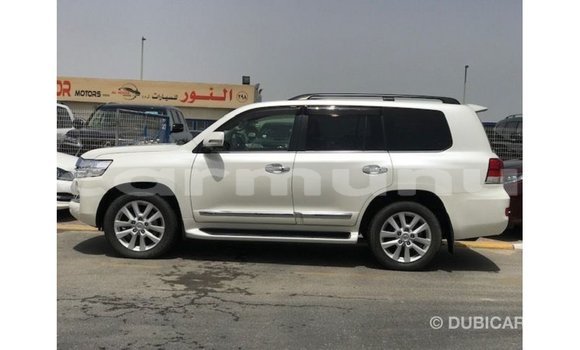 Acheter Import Voiture Toyota Land Cruiser Blanc à Import - Dubai, Région de la Bouenza Acheter Import Voiture Toyota Land Cruiser Blanc à Import - Dubai, Région de la Bouenza