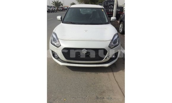 Acheter Import Voiture Suzuki Swift Blanc à Import - Dubai, Région de la Bouenza