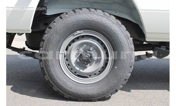 Buy Import Toyota Land Cruiser White Car in Import - Dubai in Region of Bouenza Buy Import Toyota Land Cruiser White Car in Import - Dubai in Region of Bouenza