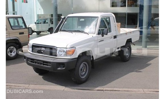 Buy Import Toyota Land Cruiser White Car in Import - Dubai in Region of Bouenza Buy Import Toyota Land Cruiser White Car in Import - Dubai in Region of Bouenza