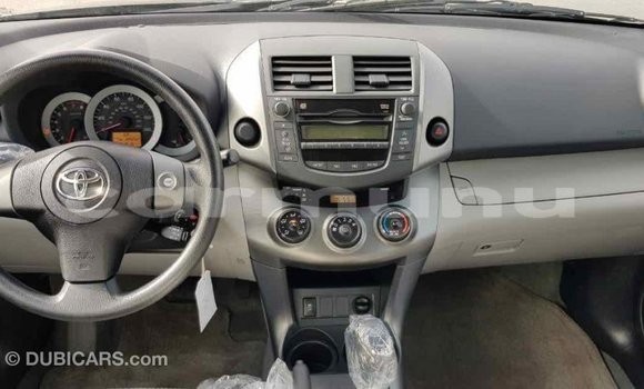 Buy Import Toyota HiAce Green Truck in Import - Dubai in Region of Bouenza Buy Import Toyota HiAce Green Truck in Import - Dubai in Region of Bouenza