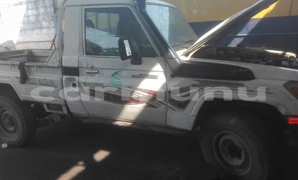 Acheter Occasion Voiture Toyota Land Cruiser Blanc à Brazzaville, Commune de Brazzaville Acheter Occasion Voiture Toyota Land Cruiser Blanc à Brazzaville, Commune de Brazzaville