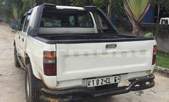 Buy Used Toyota Hilux White Car in Brazzaville in Municipality of Brazzaville Buy Used Toyota Hilux White Car in Brazzaville in Municipality of Brazzaville
