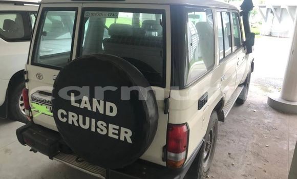 Acheter Occasion Voiture Toyota Land Cruiser Blanc à Brazzaville, Commune de Brazzaville Acheter Occasion Voiture Toyota Land Cruiser Blanc à Brazzaville, Commune de Brazzaville