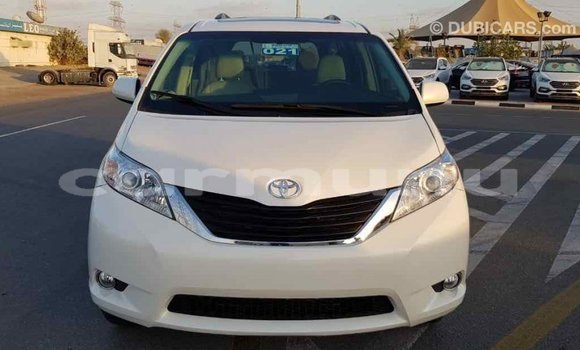 Buy Import Toyota Sienna White Car in Import - Dubai in Region of Bouenza Buy Import Toyota Sienna White Car in Import - Dubai in Region of Bouenza