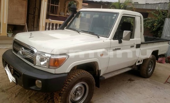 Acheter Occasion Voiture Toyota Land Cruiser Blanc à Brazzaville, Commune de Brazzaville Acheter Occasion Voiture Toyota Land Cruiser Blanc à Brazzaville, Commune de Brazzaville