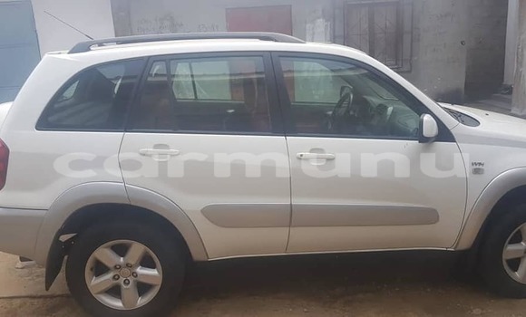 Acheter Occasion Voiture Toyota RAV4 Blanc à Brazzaville, Commune de Brazzaville Acheter Occasion Voiture Toyota RAV4 Blanc à Brazzaville, Commune de Brazzaville