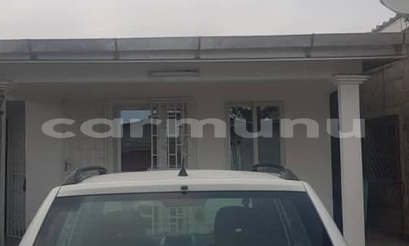 Acheter Occasion Voiture Toyota RAV4 Blanc à Brazzaville, Commune de Brazzaville Acheter Occasion Voiture Toyota RAV4 Blanc à Brazzaville, Commune de Brazzaville