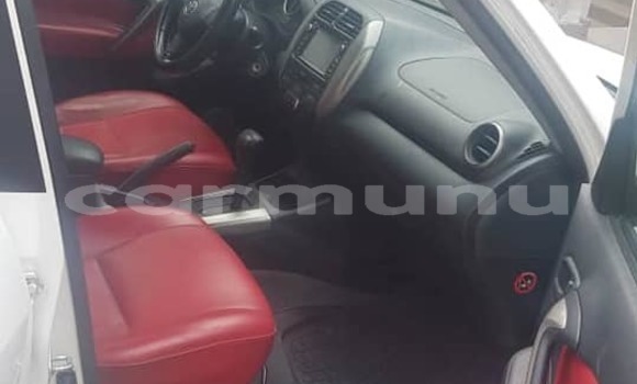 Acheter Occasion Voiture Toyota RAV4 Blanc à Brazzaville, Commune de Brazzaville Acheter Occasion Voiture Toyota RAV4 Blanc à Brazzaville, Commune de Brazzaville