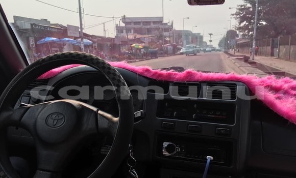 Acheter Occasion Voiture Toyota RAV4 Bleu à Brazzaville, Commune de Brazzaville Acheter Occasion Voiture Toyota RAV4 Bleu à Brazzaville, Commune de Brazzaville
