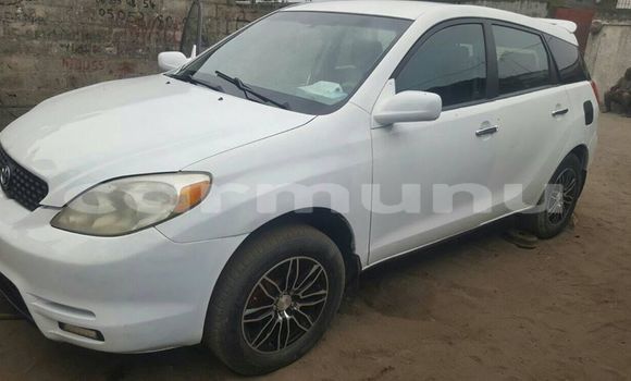 Buy Used Toyota Matrix White Car in Brazzaville in Municipality of Brazzaville