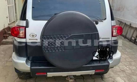 Acheter Occasion Voiture Toyota FJ Cruiser Gris à Brazzaville, Commune de Brazzaville Acheter Occasion Voiture Toyota FJ Cruiser Gris à Brazzaville, Commune de Brazzaville