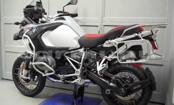 Acheter Neuf Moto BMW R1200GS Adventure Rouge à Brazzaville, Commune de Brazzaville Acheter Neuf Moto BMW R1200GS Adventure Rouge à Brazzaville, Commune de Brazzaville