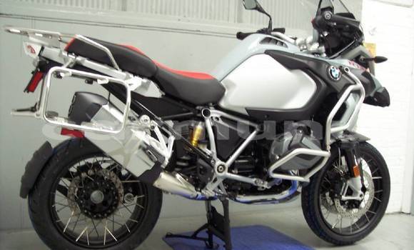 Acheter Neuf Moto BMW R1200GS Adventure Rouge à Brazzaville, Commune de Brazzaville Acheter Neuf Moto BMW R1200GS Adventure Rouge à Brazzaville, Commune de Brazzaville