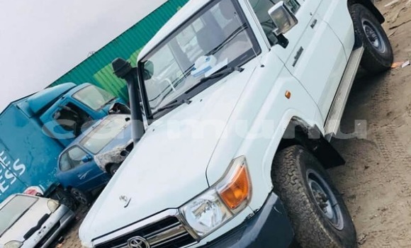 Acheter Occasion Voiture Toyota Land Cruiser Blanc à Brazzaville, Commune de Brazzaville Acheter Occasion Voiture Toyota Land Cruiser Blanc à Brazzaville, Commune de Brazzaville