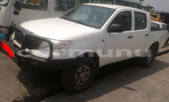 Acheter Occasion Voiture Toyota Hilux Blanc à Brazzaville, Commune de Brazzaville Acheter Occasion Voiture Toyota Hilux Blanc à Brazzaville, Commune de Brazzaville