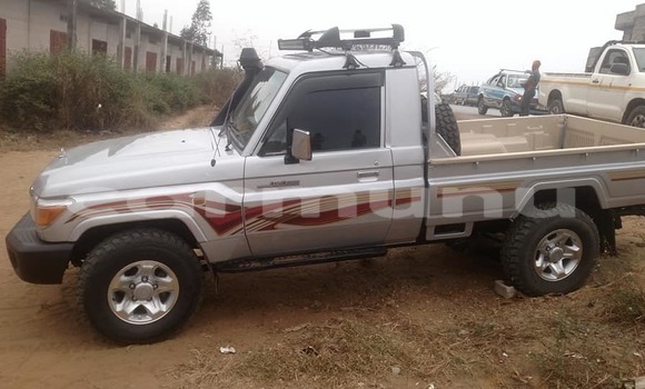 Acheter Occasion Voiture Toyota Pickup Gris à Brazzaville, Commune de Brazzaville Acheter Occasion Voiture Toyota Pickup Gris à Brazzaville, Commune de Brazzaville