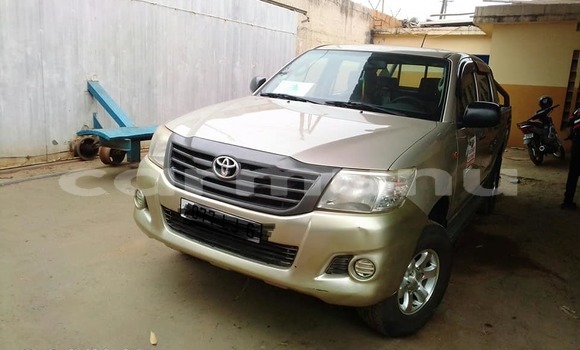 Acheter Occasion Voiture Toyota Hilux Beige à Brazzaville, Commune de Brazzaville Acheter Occasion Voiture Toyota Hilux Beige à Brazzaville, Commune de Brazzaville
