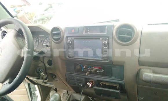 Acheter Occasion Voiture Toyota Hilux Blanc à Brazzaville, Commune de Brazzaville Acheter Occasion Voiture Toyota Hilux Blanc à Brazzaville, Commune de Brazzaville