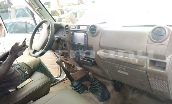 Acheter Occasion Voiture Toyota Hilux Blanc à Brazzaville, Commune de Brazzaville Acheter Occasion Voiture Toyota Hilux Blanc à Brazzaville, Commune de Brazzaville