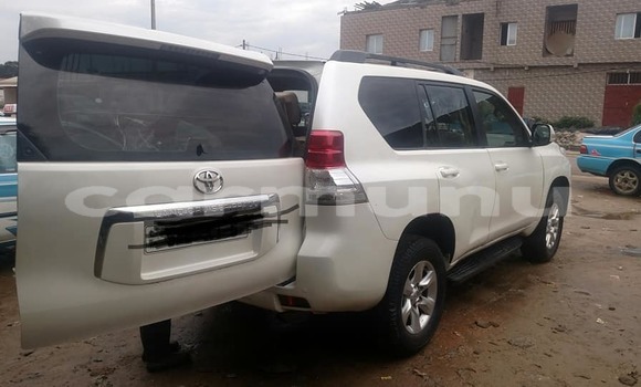 Acheter Occasion Voiture Toyota Land Cruiser Prado Blanc à Brazzaville, Commune de Brazzaville Acheter Occasion Voiture Toyota Land Cruiser Prado Blanc à Brazzaville, Commune de Brazzaville