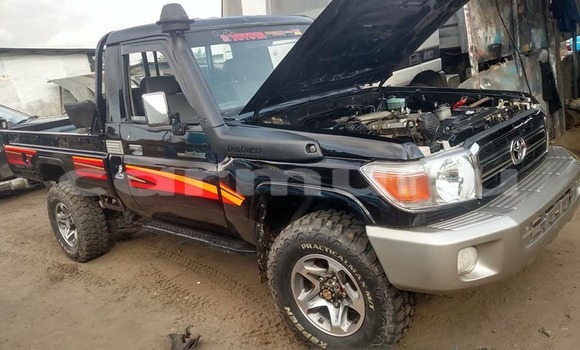 Acheter Occasion Voiture Toyota Pickup Noir à Brazzaville, Commune de Brazzaville Acheter Occasion Voiture Toyota Pickup Noir à Brazzaville, Commune de Brazzaville