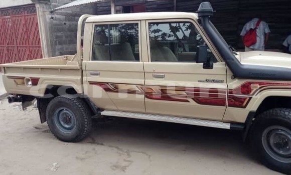 Buy Used Toyota Land Cruiser Beige Car in Brazzaville in Municipality of Brazzaville Buy Used Toyota Land Cruiser Beige Car in Brazzaville in Municipality of Brazzaville