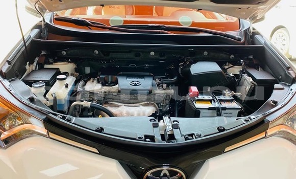 Acheter Occasion Voiture Toyota RAV4 Blanc à Brazzaville, Commune de Brazzaville Acheter Occasion Voiture Toyota RAV4 Blanc à Brazzaville, Commune de Brazzaville