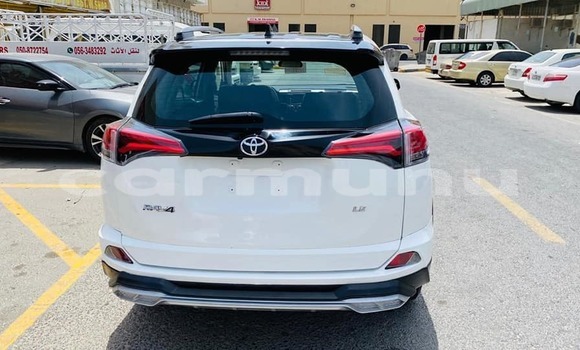 Acheter Occasion Voiture Toyota RAV4 Blanc à Brazzaville, Commune de Brazzaville Acheter Occasion Voiture Toyota RAV4 Blanc à Brazzaville, Commune de Brazzaville