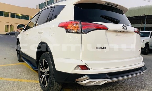 Acheter Occasion Voiture Toyota RAV4 Blanc à Brazzaville, Commune de Brazzaville Acheter Occasion Voiture Toyota RAV4 Blanc à Brazzaville, Commune de Brazzaville