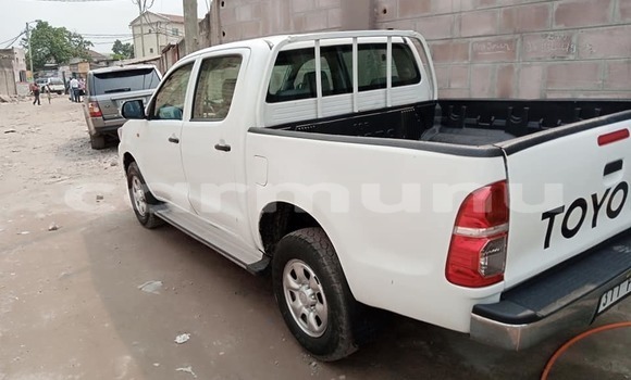 Acheter Occasion Voiture Toyota Hilux Blanc à Brazzaville, Commune de Brazzaville Acheter Occasion Voiture Toyota Hilux Blanc à Brazzaville, Commune de Brazzaville