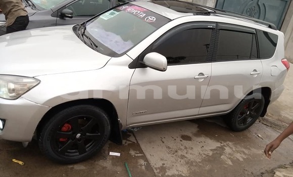 Acheter Occasion Voiture Toyota RAV4 Gris à Brazzaville, Commune de Brazzaville Acheter Occasion Voiture Toyota RAV4 Gris à Brazzaville, Commune de Brazzaville