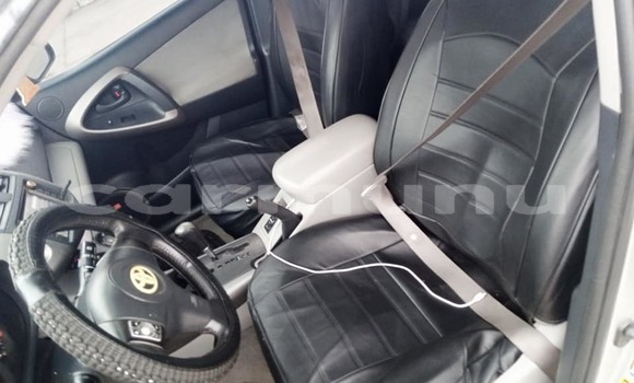 Acheter Occasion Voiture Toyota RAV4 Gris à Brazzaville, Commune de Brazzaville Acheter Occasion Voiture Toyota RAV4 Gris à Brazzaville, Commune de Brazzaville