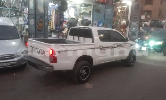 Acheter Occasion Voiture Toyota Hilux Blanc à Brazzaville, Commune de Brazzaville Acheter Occasion Voiture Toyota Hilux Blanc à Brazzaville, Commune de Brazzaville