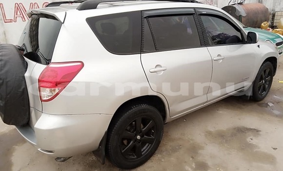 Acheter Occasion Voiture Toyota RAV4 Gris à Brazzaville, Commune de Brazzaville Acheter Occasion Voiture Toyota RAV4 Gris à Brazzaville, Commune de Brazzaville