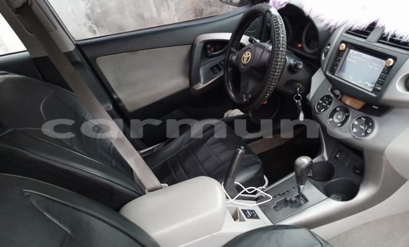 Acheter Occasion Voiture Toyota RAV4 Gris à Brazzaville, Commune de Brazzaville Acheter Occasion Voiture Toyota RAV4 Gris à Brazzaville, Commune de Brazzaville