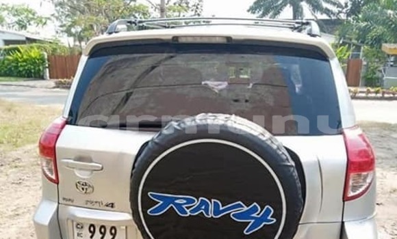 Acheter Occasion Voiture Toyota RAV4 Gris à Brazzaville, Commune de Brazzaville Acheter Occasion Voiture Toyota RAV4 Gris à Brazzaville, Commune de Brazzaville