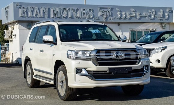 Acheter Import Voiture Toyota Land Cruiser Blanc à Import - Dubai, Région de la Bouenza Acheter Import Voiture Toyota Land Cruiser Blanc à Import - Dubai, Région de la Bouenza