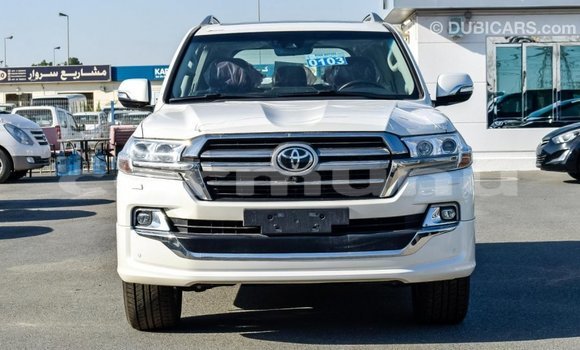 Acheter Import Voiture Toyota Land Cruiser Blanc à Import - Dubai, Région de la Bouenza Acheter Import Voiture Toyota Land Cruiser Blanc à Import - Dubai, Région de la Bouenza